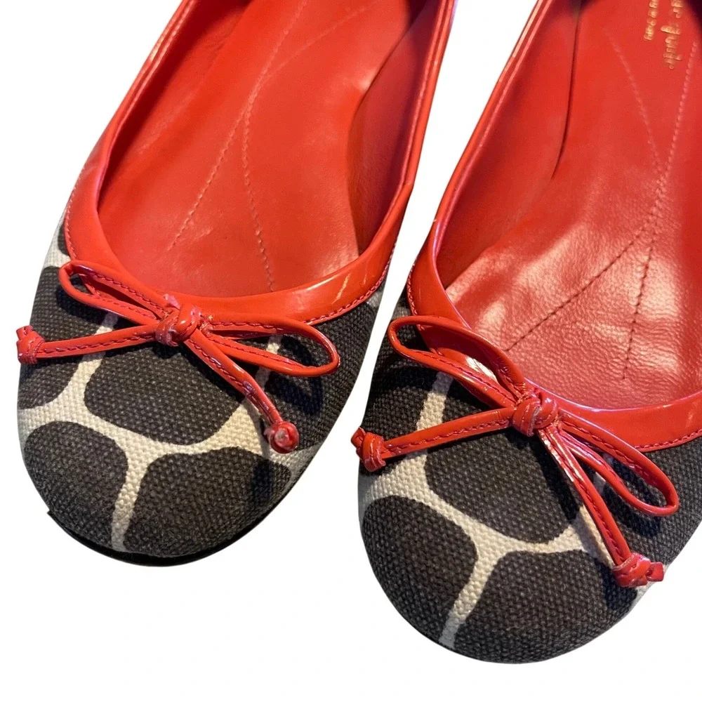 Kate Spade Giraffe Print Ballet Flats Womens 6.5M Red Orange Trim Bow Accents